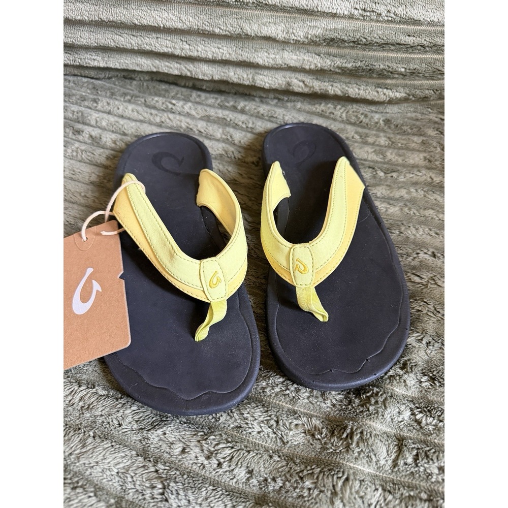 New OluKai Women's 7 Thong Sandals Black/Yellow Slip On Rubber Sole flip Flops